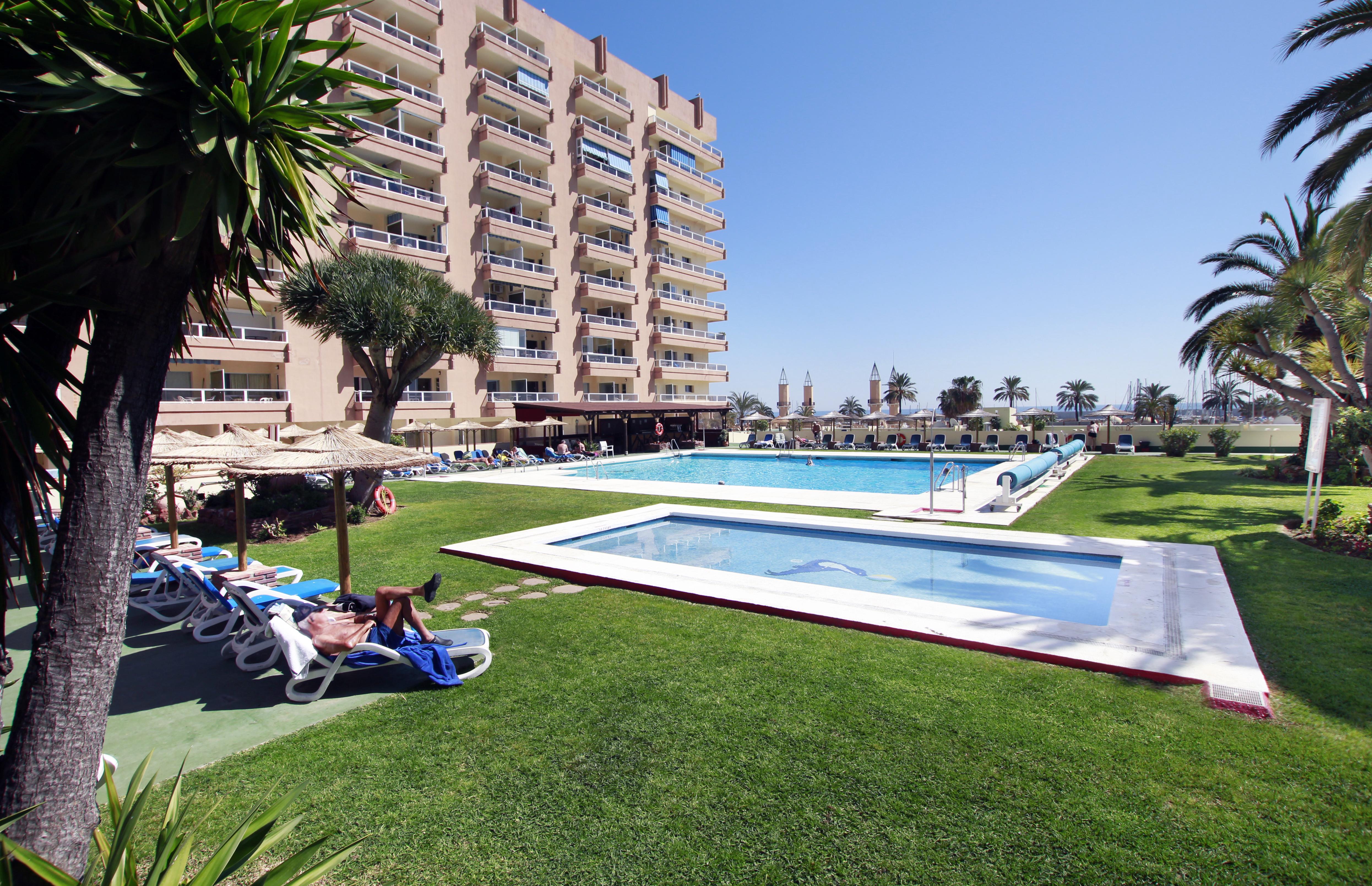 Hotel Apartamentos Pyr Fuengirola Exterior photo