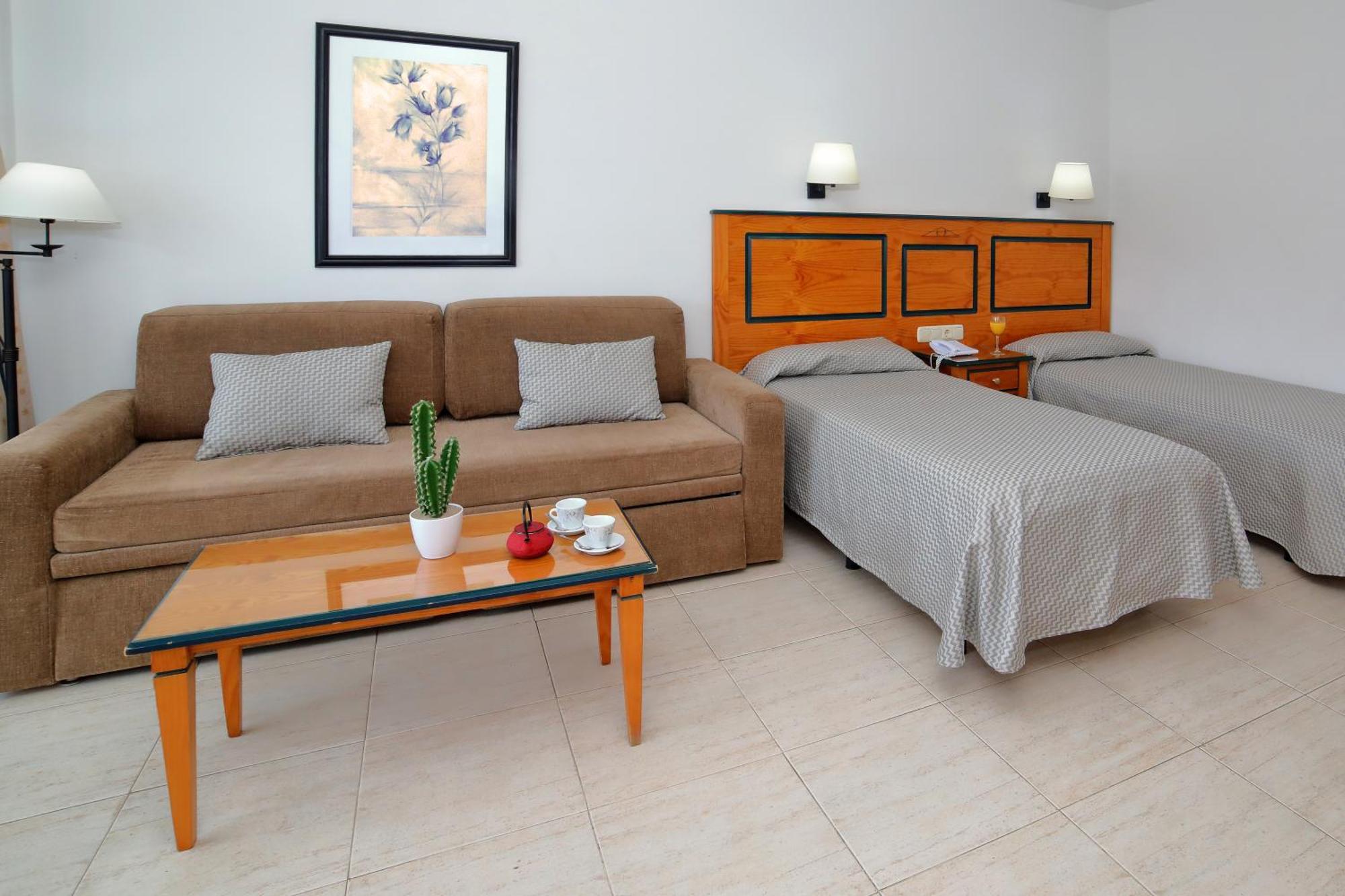 Hotel Apartamentos Pyr Fuengirola Exterior photo