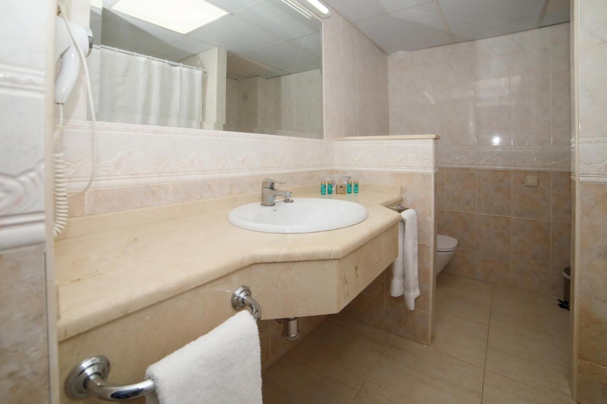 Hotel Apartamentos Pyr Fuengirola Exterior photo