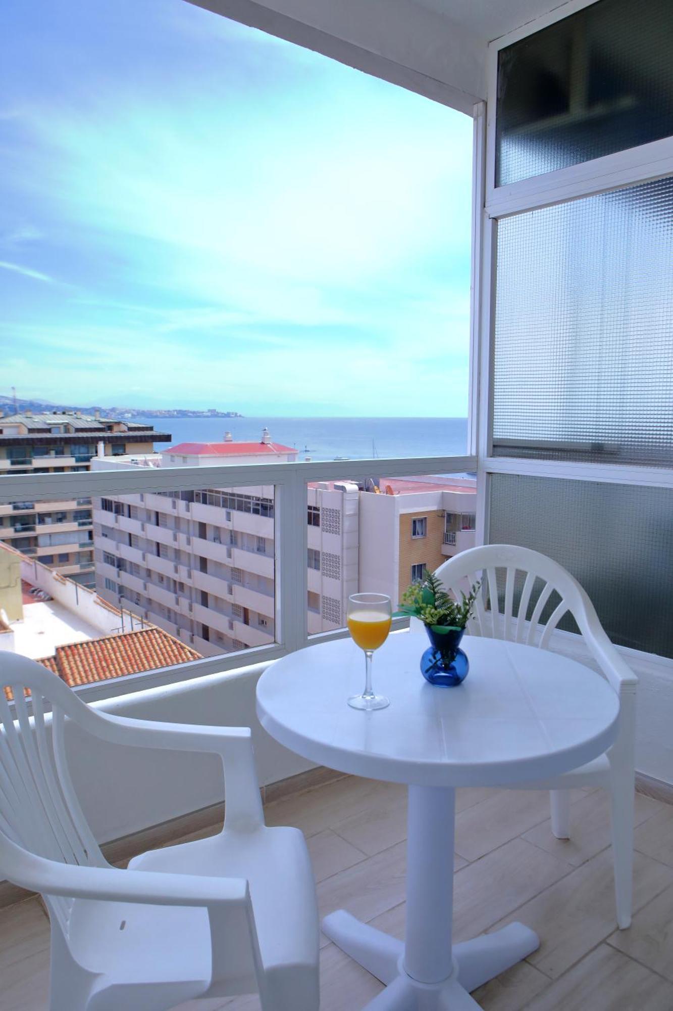 Hotel Apartamentos Pyr Fuengirola Exterior photo